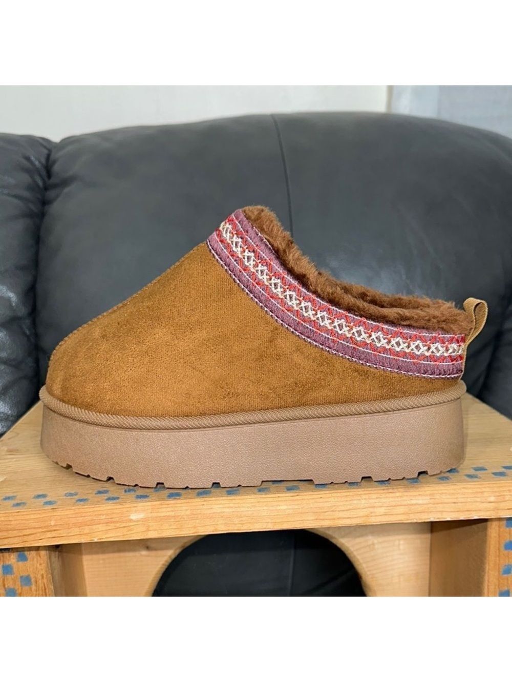 YOKI 8 OWEN-12 Camel Brown Burgundy Red Ivory Embroidered Brown Sherpa Lined